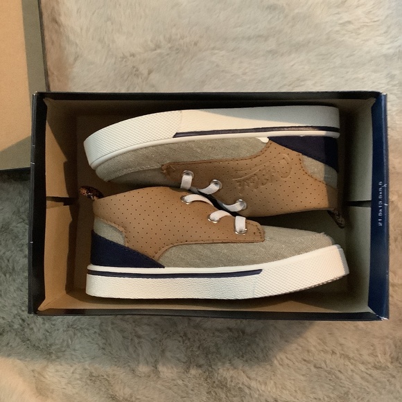 OshKosh B'gosh Boys Tug & Go Pull On Sneakers Toddler 9 - Picture 6 of 6